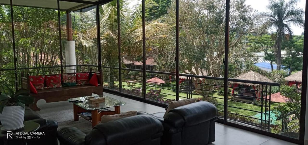 La Oma Hotel Lembang Exterior foto