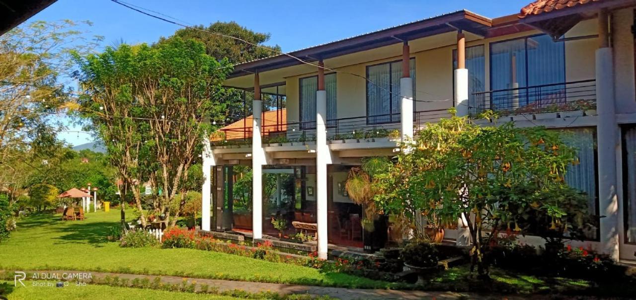 La Oma Hotel Lembang Exterior foto