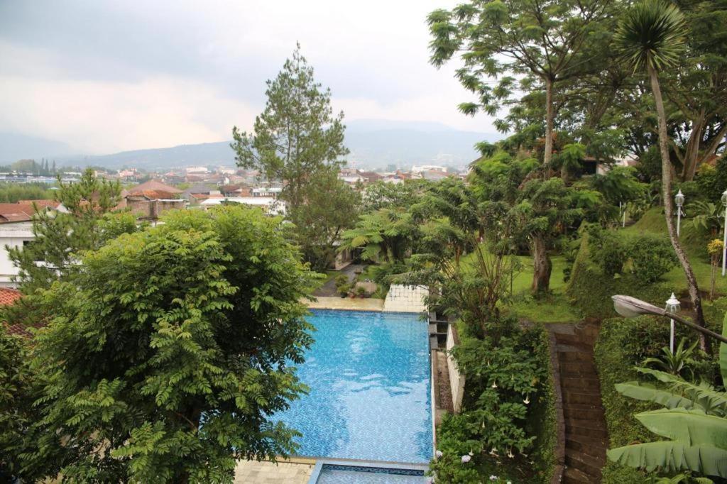 La Oma Hotel Lembang Exterior foto