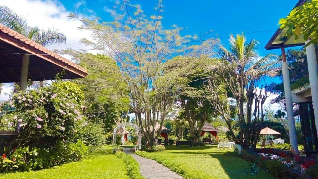 La Oma Hotel Lembang Exterior foto